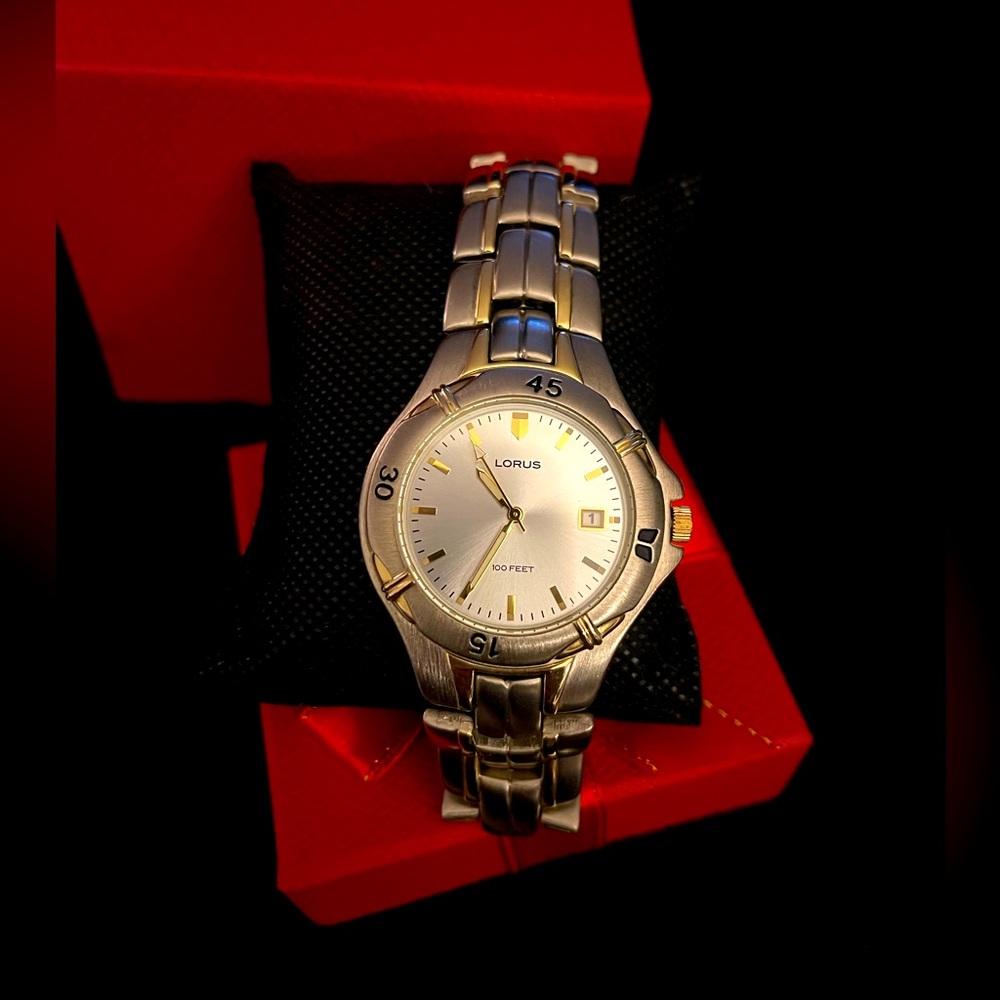 Lorus by SEIKO Japan quartz 2-tone mens watch w/date w/r 100ft stainless back.